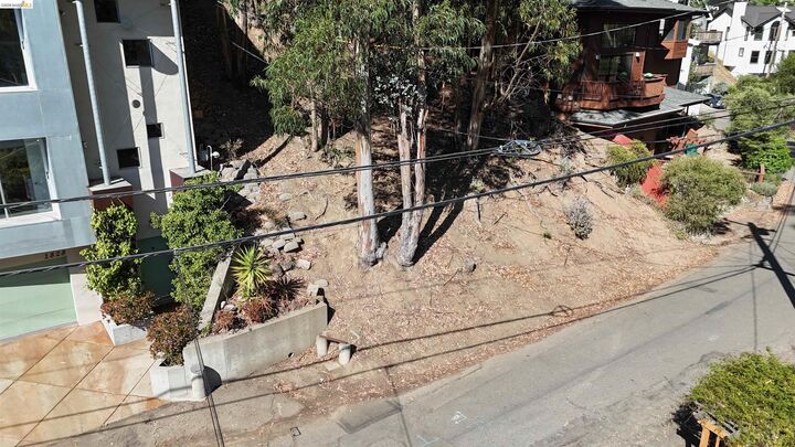Property Photo:  1830 Arrowhead Dr  CA 94611 