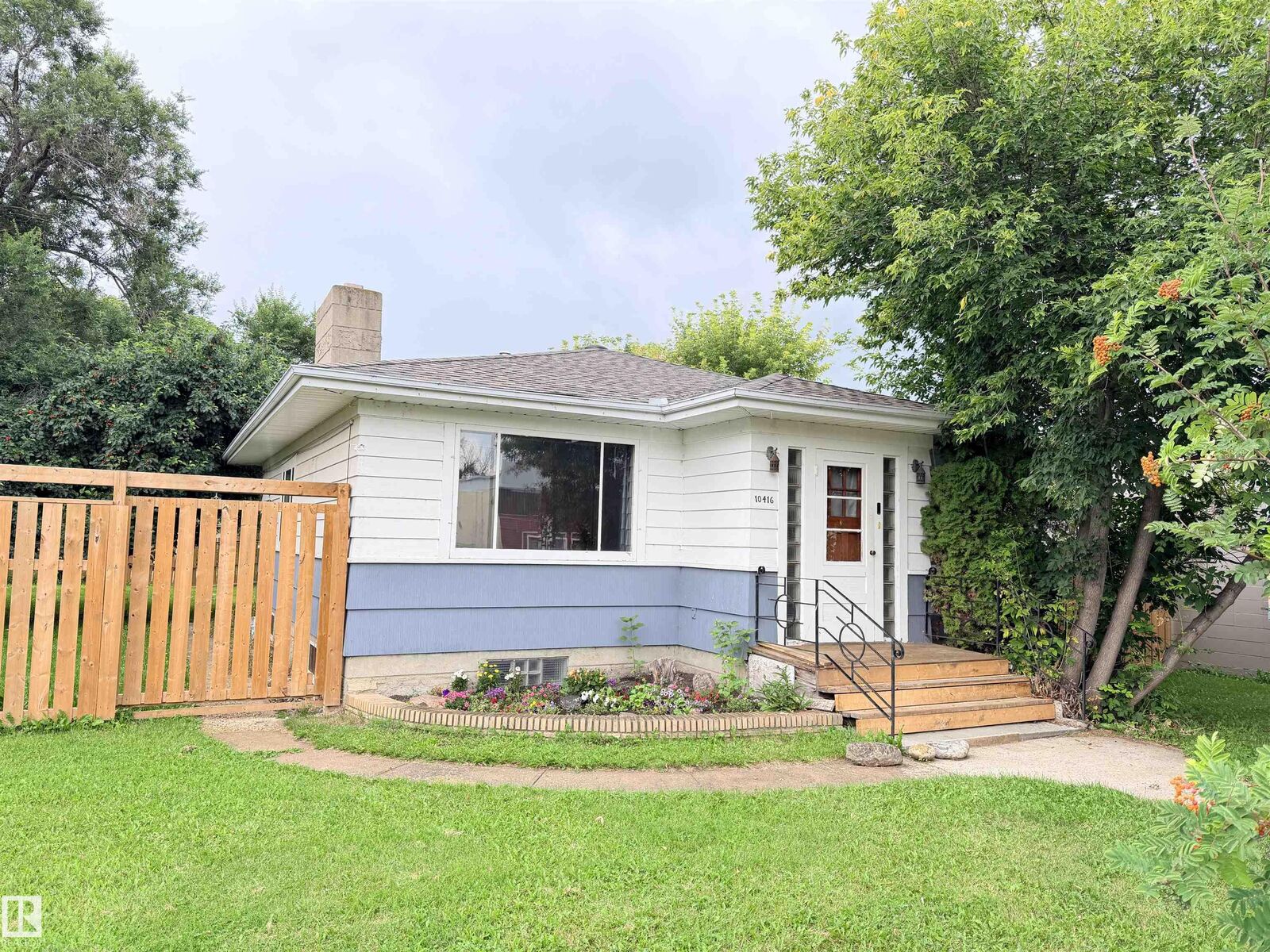 Property Photo:  10416 100 Avenue  AB T7P 1T6 