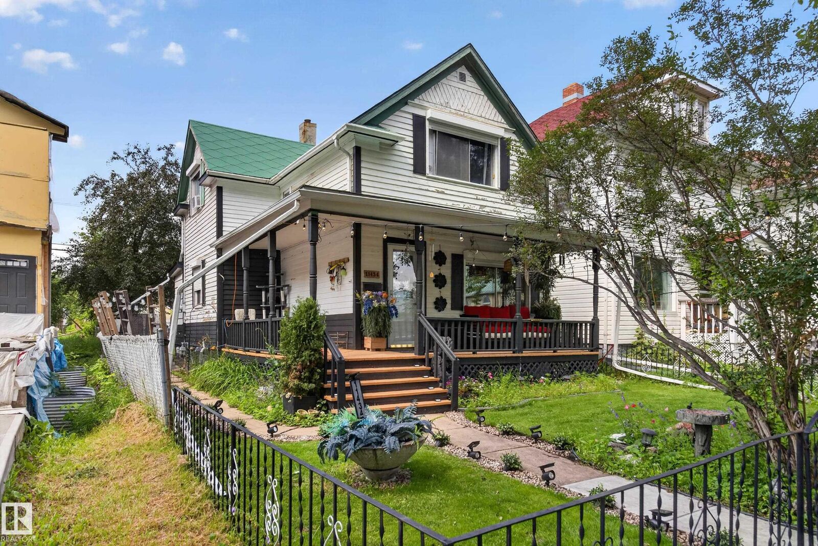Property Photo:  11434 94 Street NW  AB T5G 1H4 