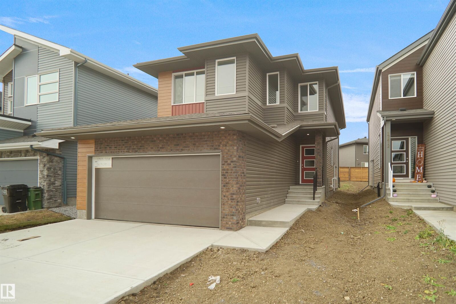 Property Photo: 621 Ashgrove Circle AB T9E 0K7