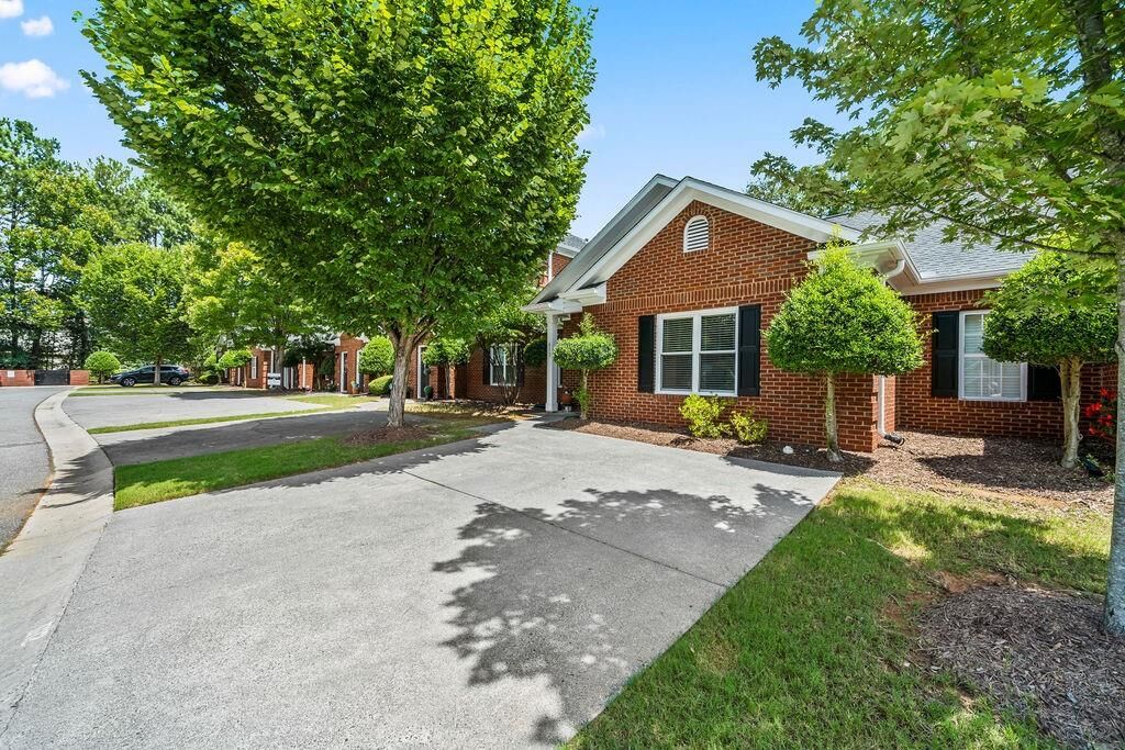 Property Photo:  612 Manor Way  GA 30120 