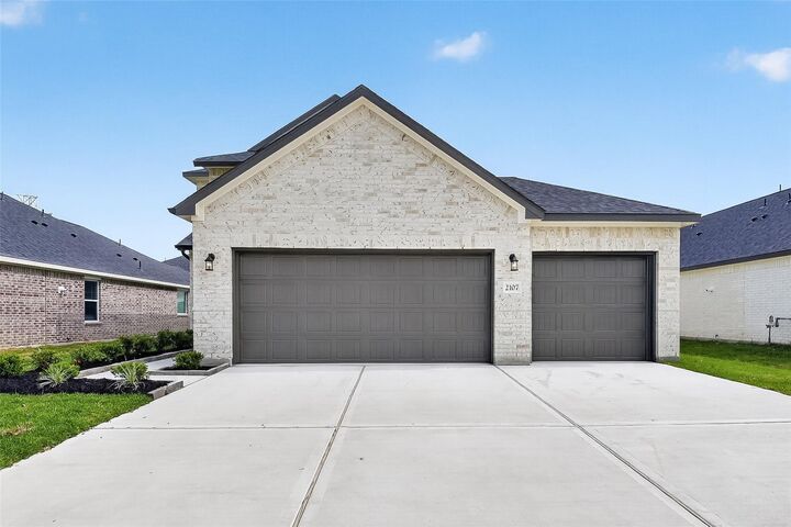 Property Photo:  2107 Spring Hollow Drive  TX 77521 