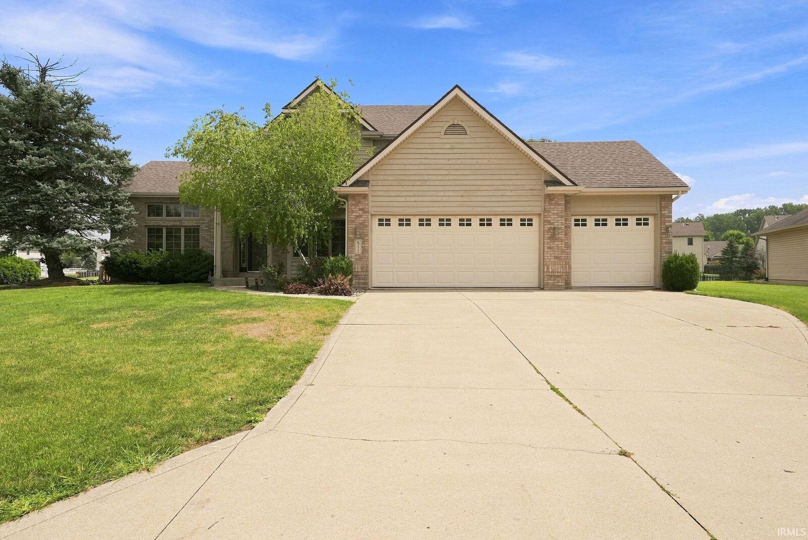 Property Photo: 811 Blackthorn Cove IN 46804