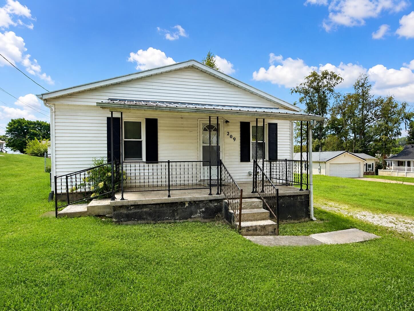 Property Photo:  209 Randolph Street  KY 42501 