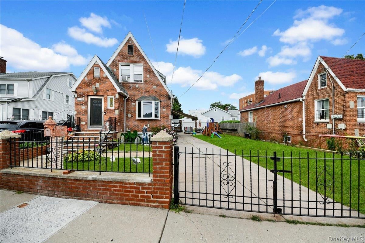 Property Photo: 3161 Wissman Avenue NY 10465