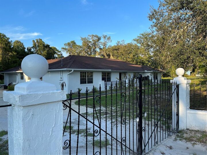 Property Photo: 230 Bay Meadow Road FL 32750