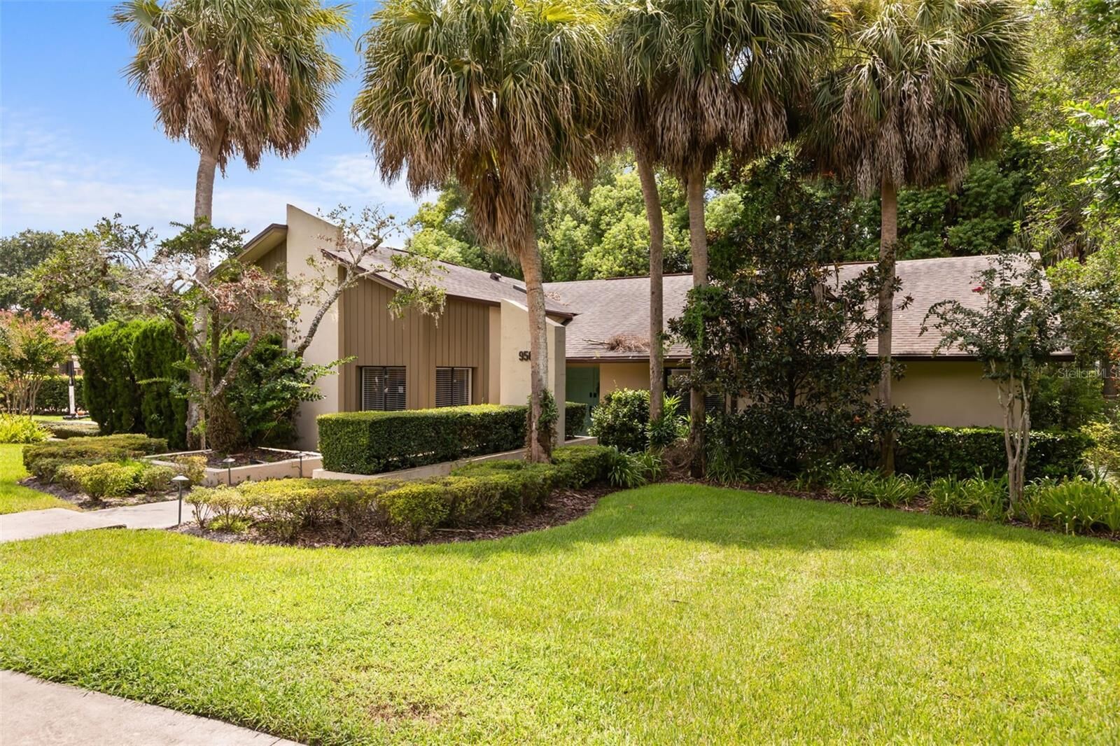 Property Photo: 956 Stonewood Lane FL 32751