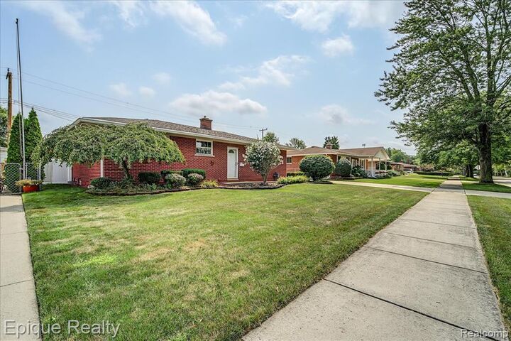 Property Photo: 29749 Ailanthus Drive MI 48134 1443