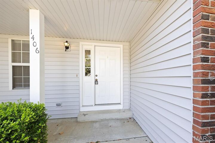 Property Photo:  1406 Blackberry Lane  IL 62269 