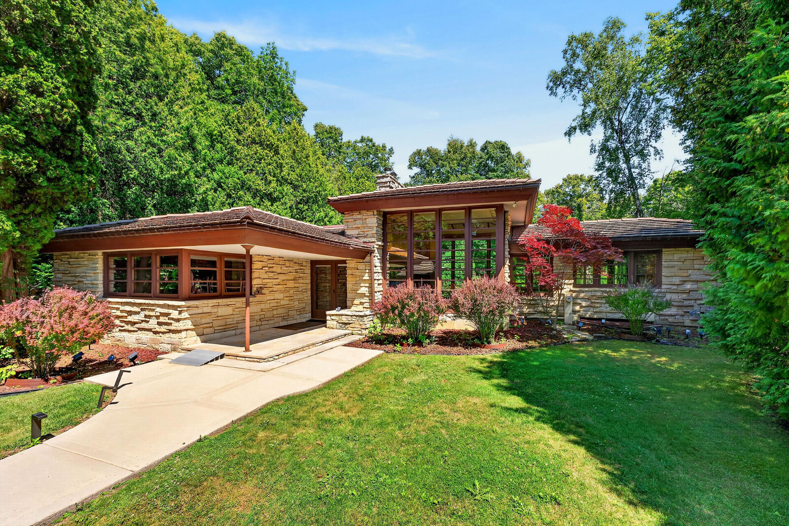 Property Photo: 7030 N Lake Dr WI 53217