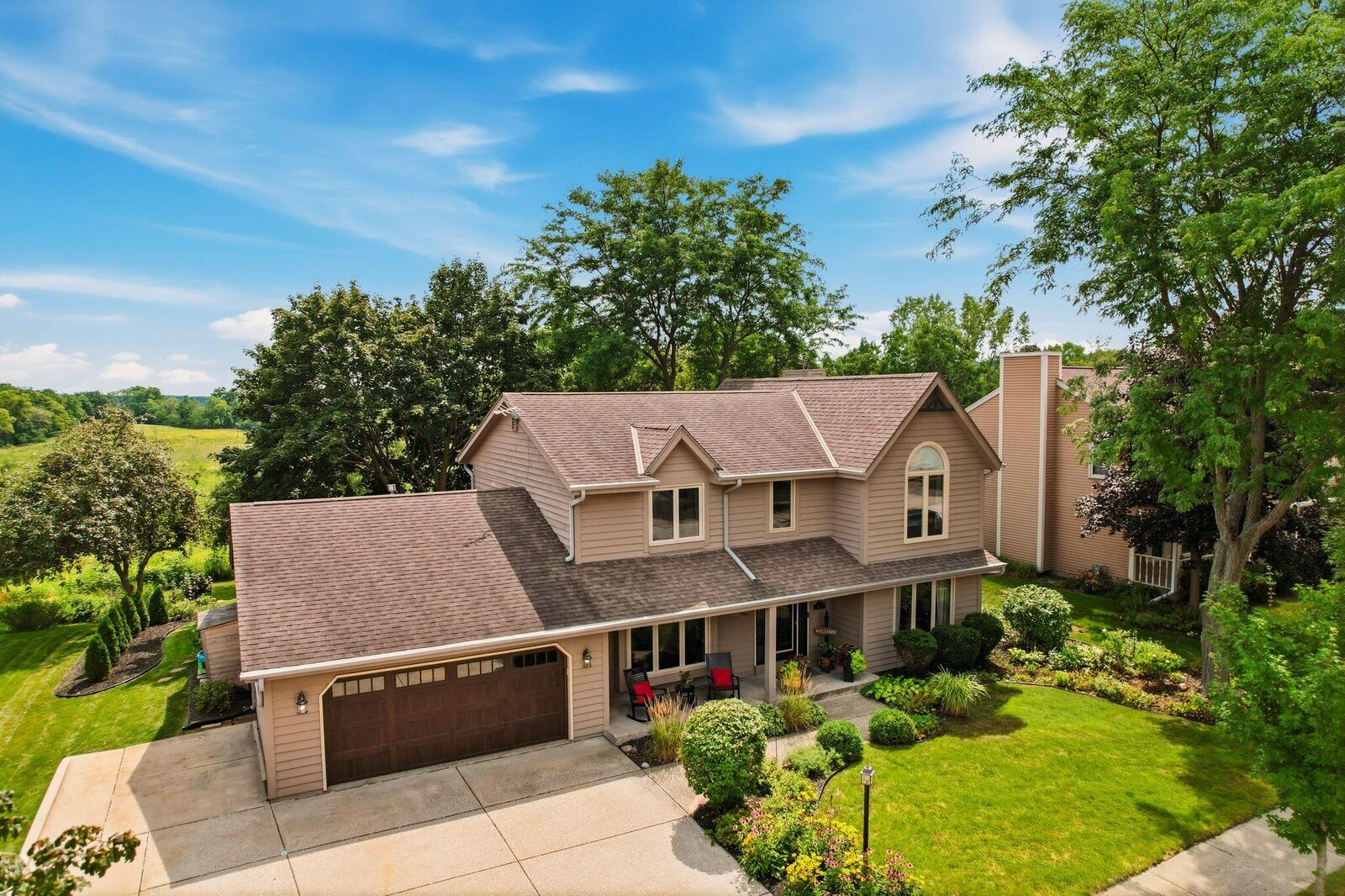 Property Photo: 2927 Willard Ln WI 53188