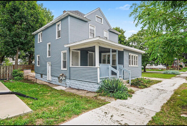 Property Photo:  1107 11th Street NW  MI 49504 