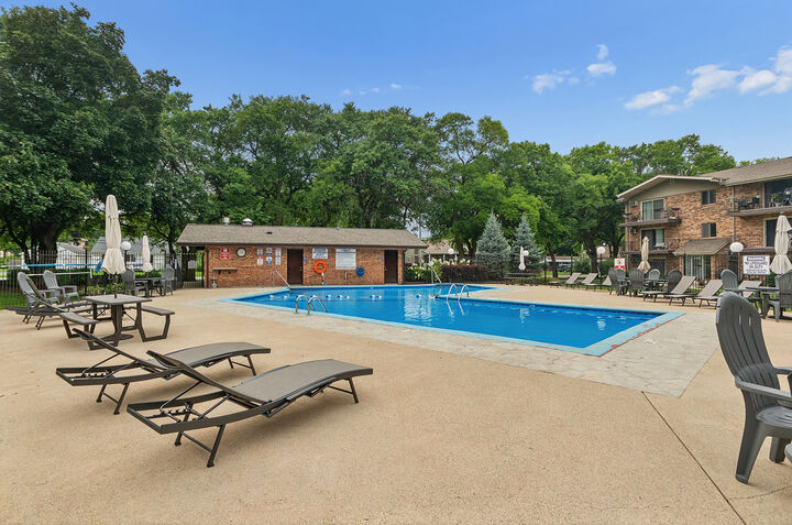 Property Photo:  5330 Waterbury Drive 1603  IL 60418 
