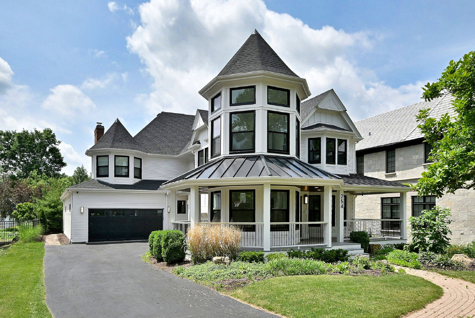 Property Photo: 254 E South Street IL 60126
