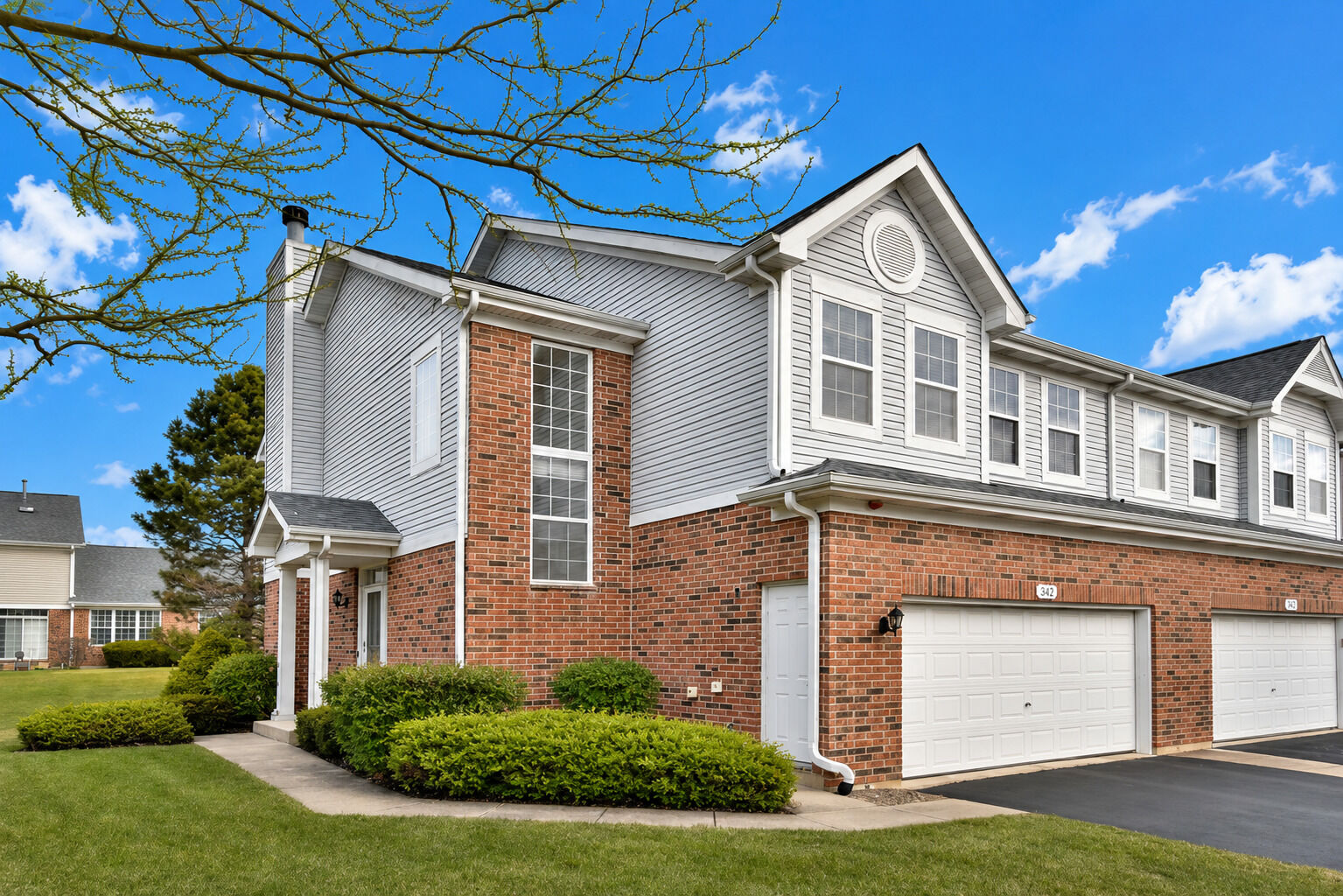 Property Photo:  129 Chestnut Hills Circle 129  IL 60527 