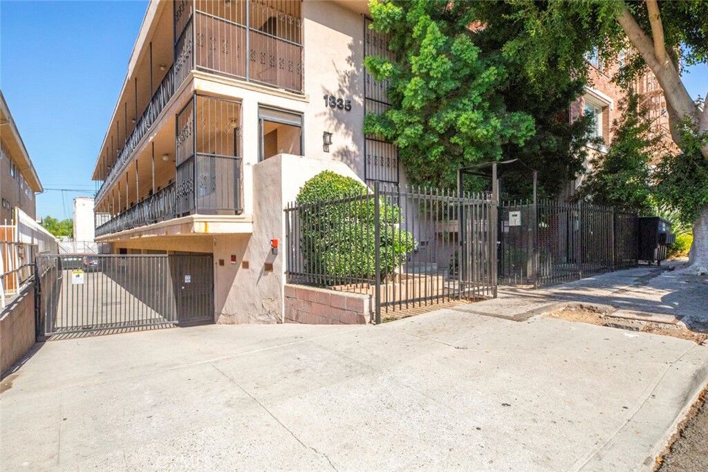 Property Photo:  1835 N Alexandria Avenue 10  CA 90027 