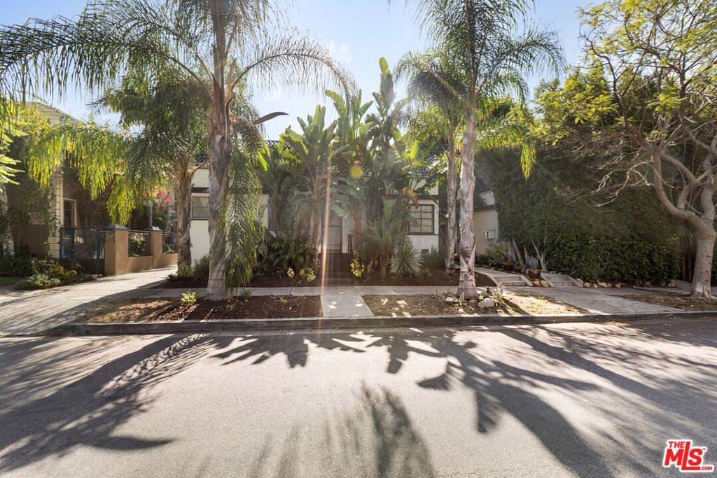 Property Photo:  422 N Sierra Bonita Avenue  CA 90036 