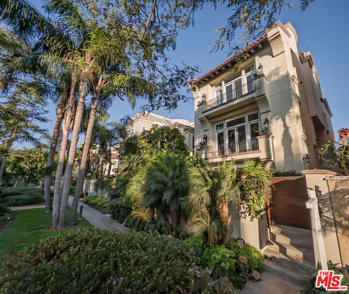 Property Photo: 122 Union Jack Mall CA 90292