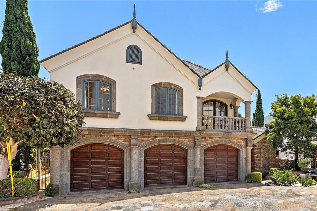 Property Photo:  108 Kings Place  CA 92663 