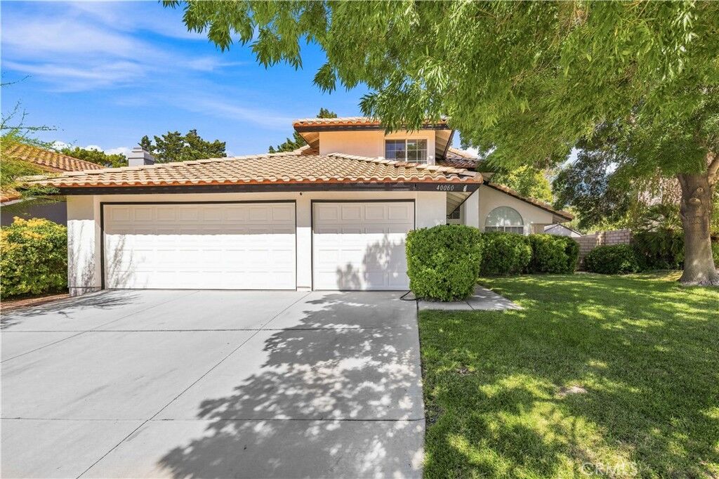 Property Photo: 40060 Castana CA 93551