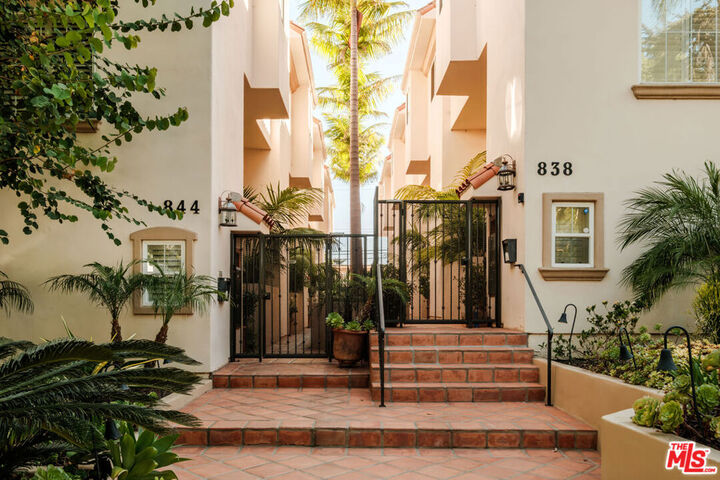 Property Photo:  844 17th Street 105  CA 90403 