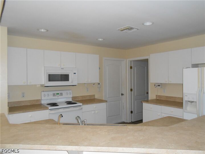Property Photo:  1221 Belair Street E  FL 33974 