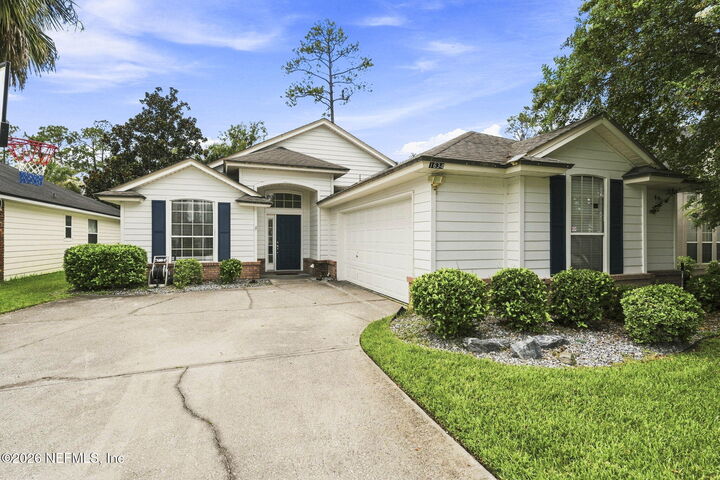 Property Photo: 1634 Highland View Court FL 32003