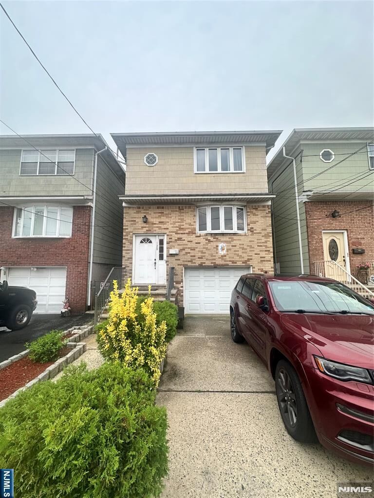 Property Photo:  129 Sussex Street 1  NJ 07029 