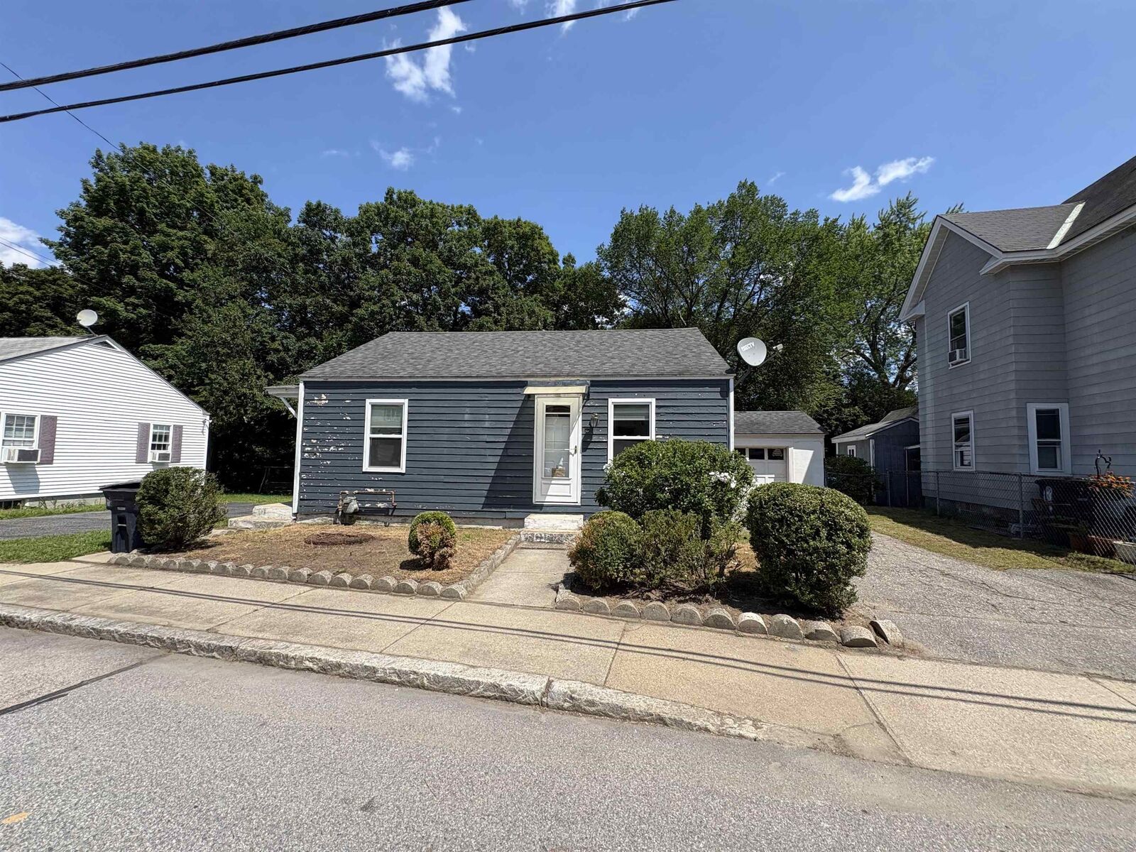 Property Photo: 35 Perham Street NH 03064