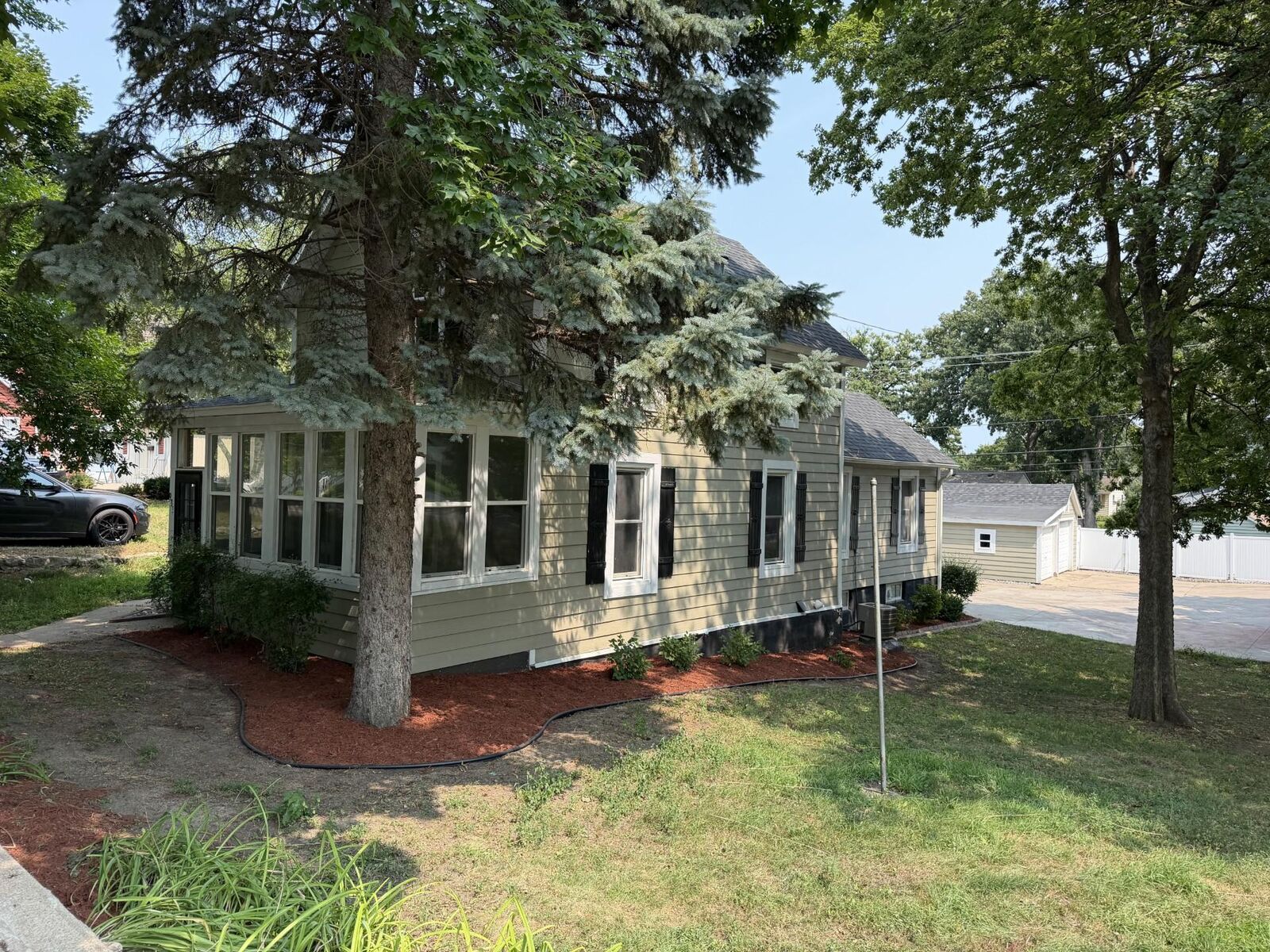 Property Photo: 933 Ramsey Street MN 55033