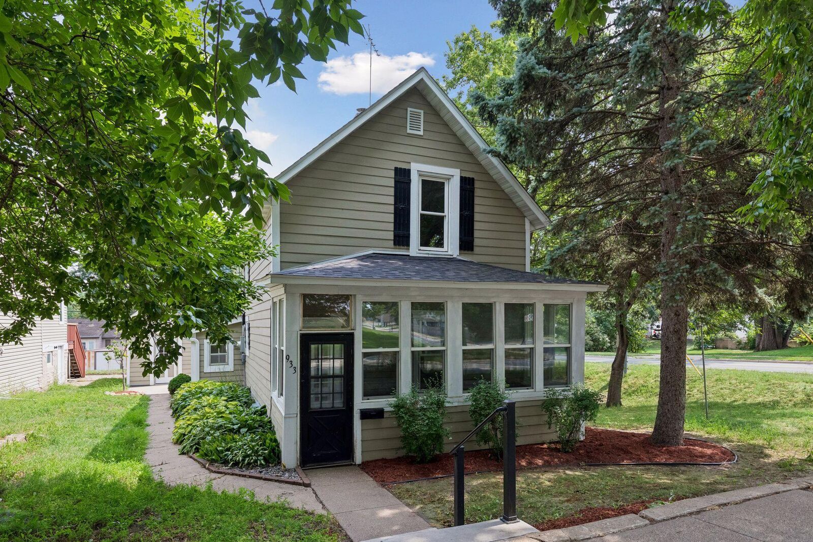Property Photo:  933 Ramsey Street  MN 55033 