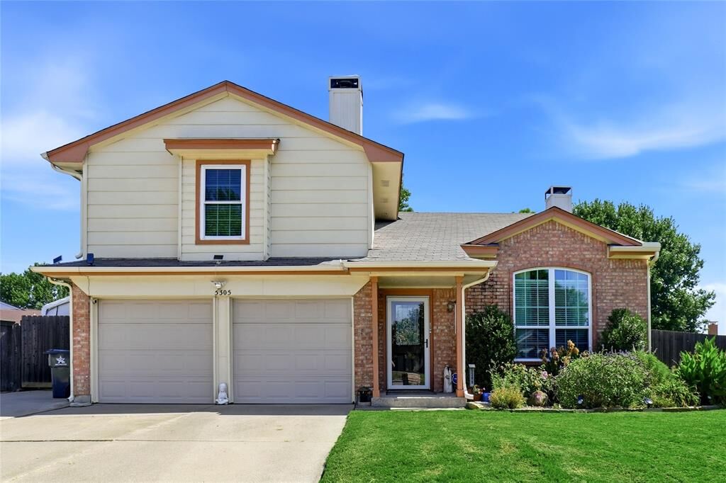 Property Photo:  5305 Faireast Court  TX 76018 
