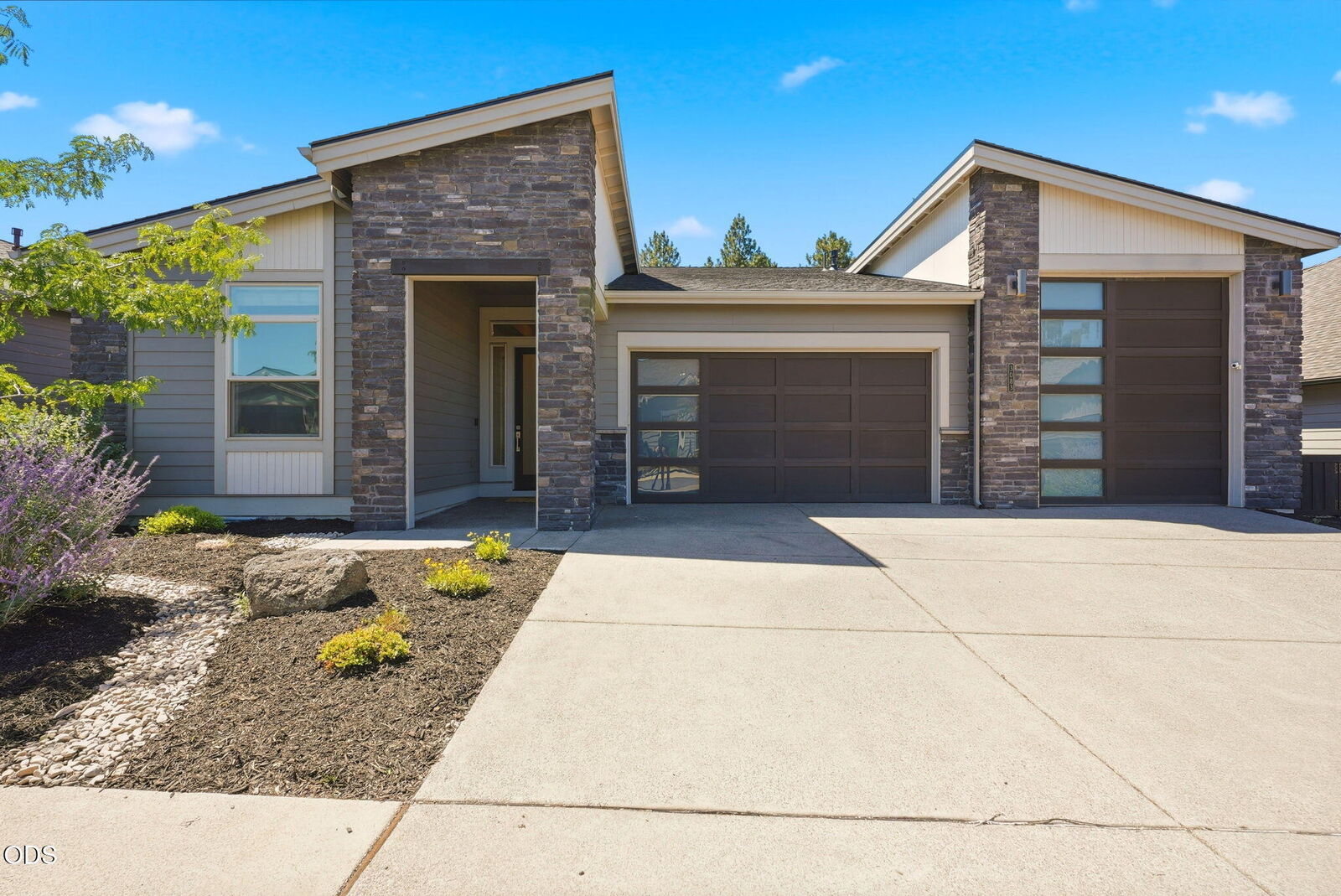 Property Photo: 3083 NW Hidden Ridge Drive OR 97703