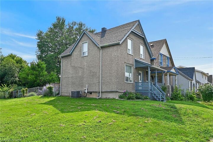230 Picton Street E — photo 1