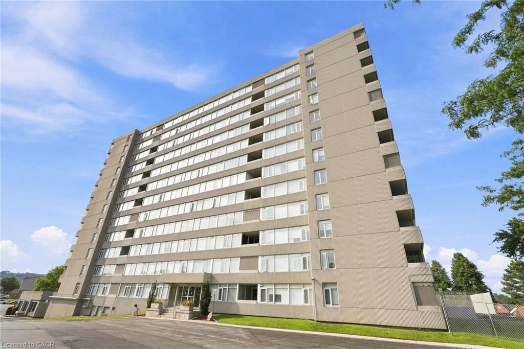 Property Photo:  40 Harrisford Street 904  ON L8K 6N1 