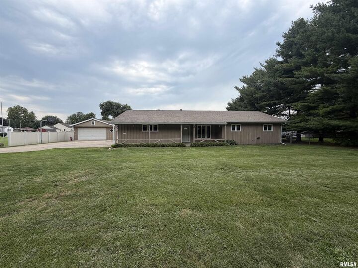Property Photo: 975 Johnston Street IL 61401
