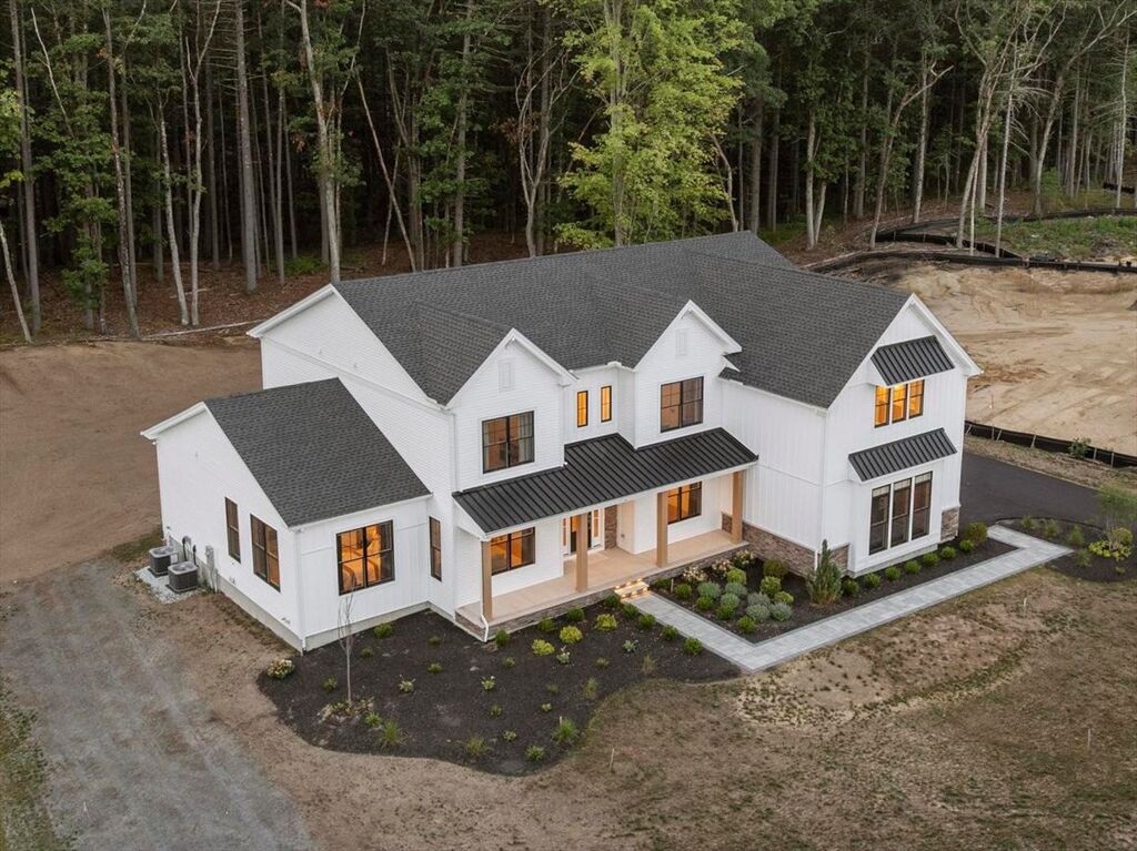 Property Photo:  8 Wendell Place  MA 01886 