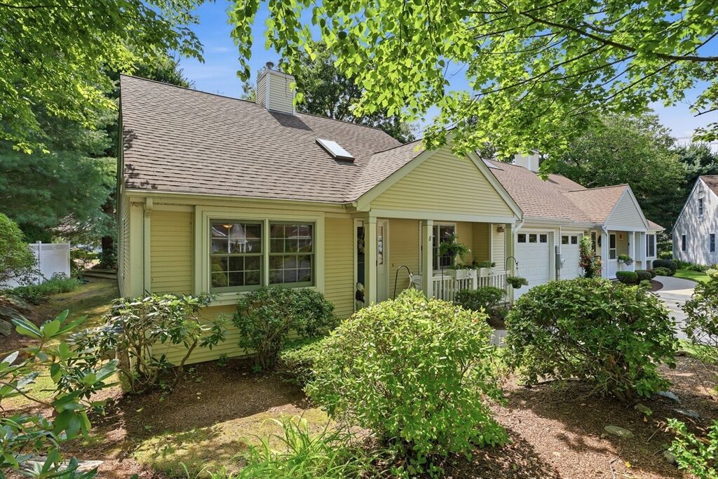 Property Photo:  8 Stratton Drive 8  MA 01545 