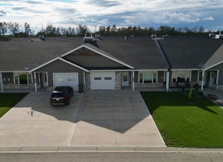 Property Photo: 9904 111 Street Unit 4 AB T0H 2H0