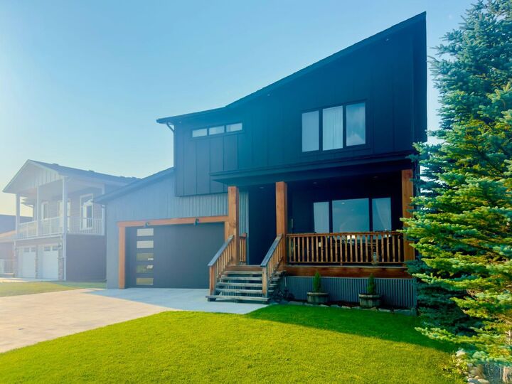 Property Photo: 1221 Tumbleweed Avenue AB T0K 1W0
