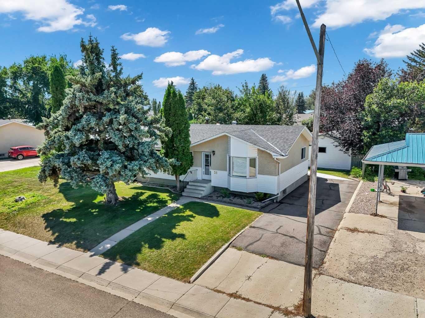 Property Photo:  31 8 Street W  AB T1R 0B5 