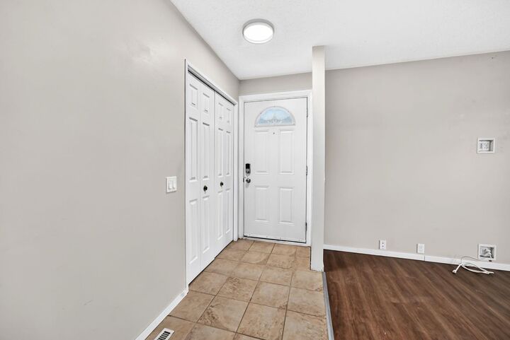 Property Photo:  7964 Huntington Road NE  AB T2K 5A3 