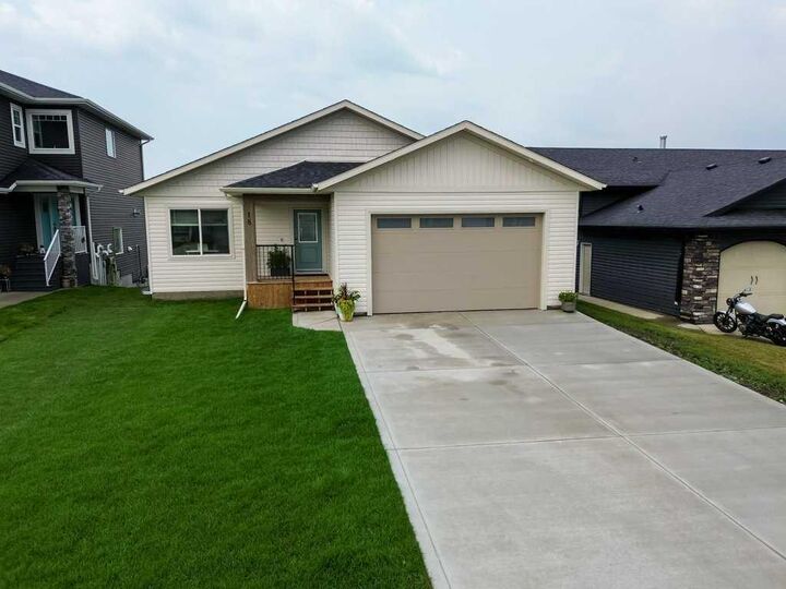 Property Photo: 18 Fawn Meadows Drive AB T0M 0V0