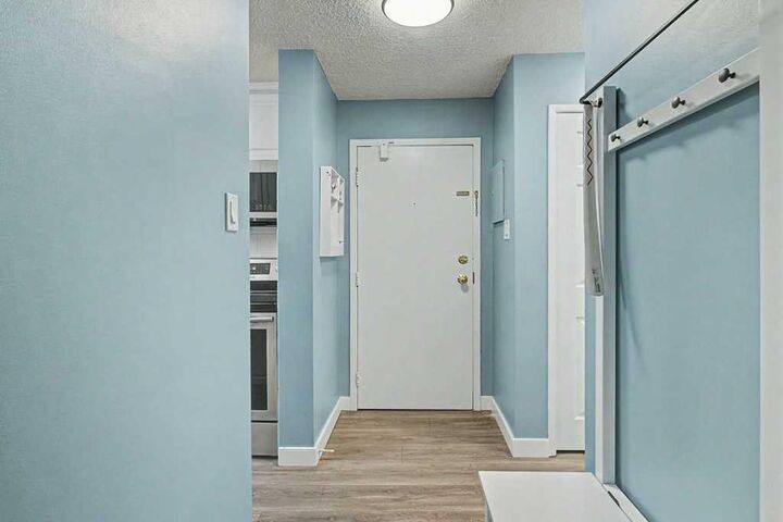Property Photo:  723 57 Avenue SW 102  AB T2V 4Z3 