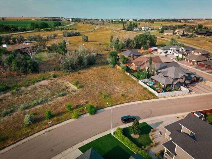 Property Photo: 8 Canyon Creek Drive SW AB T1B 0B2