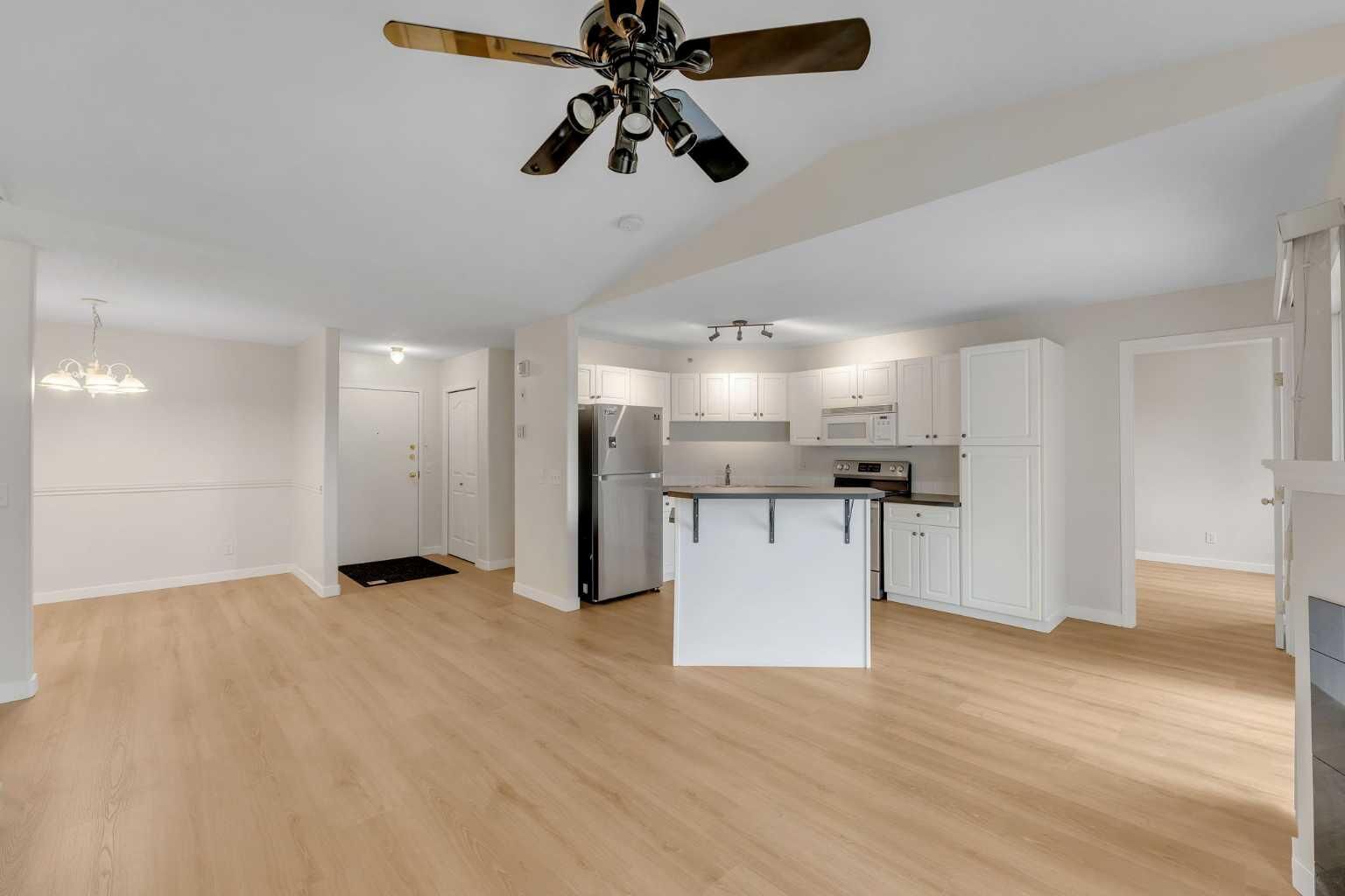 Property Photo:  1307 Valleyview Park SE 307  AB T2B 3R6 