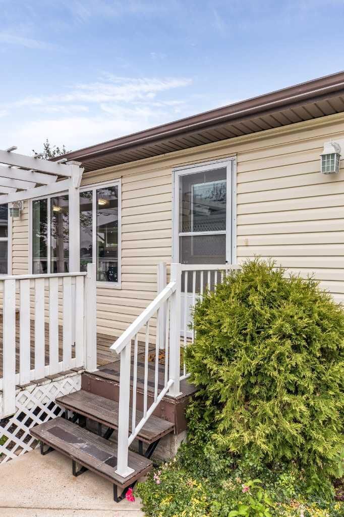 Property Photo: 48 Chartwell Place SE AB T1B 0E4