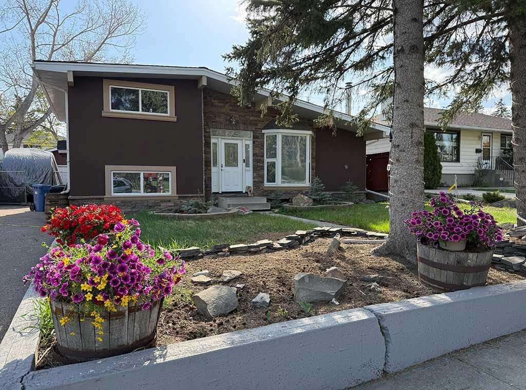 Property Photo:  247 Simons Road NW  AB T2K 2X4 