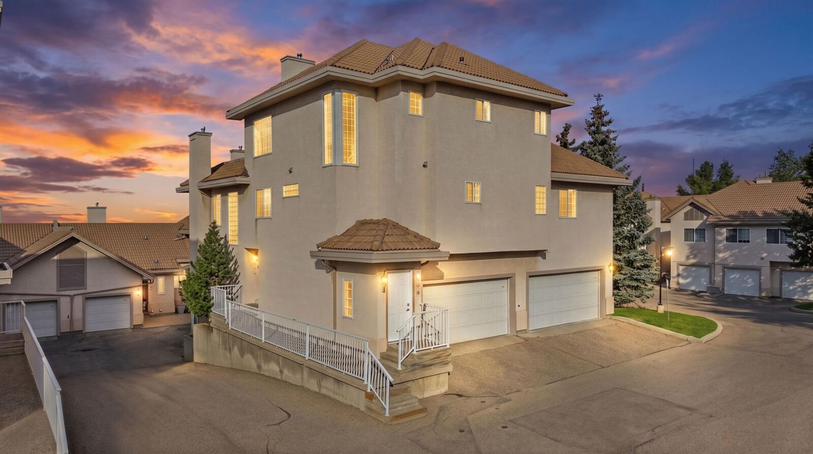 Property Photo:  501 Patterson View SW  AB T3H 3J9 