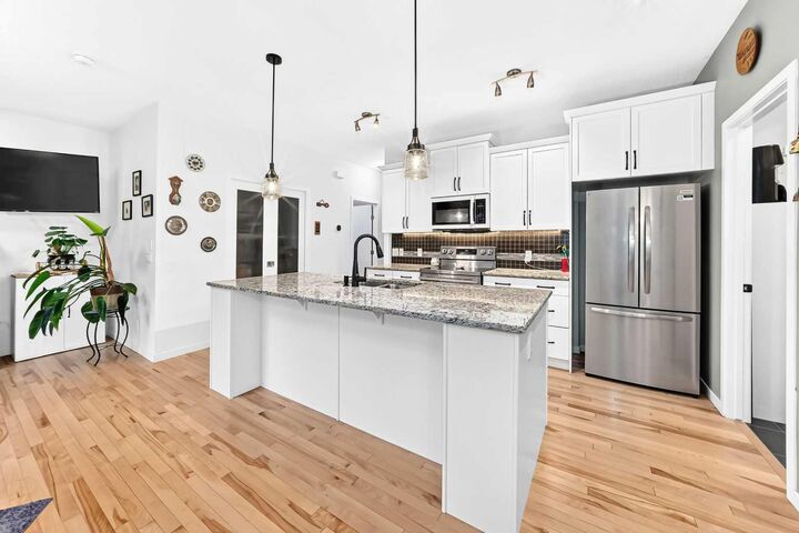 Property Photo:  64 Sunset Square  AB T4C 0H4 
